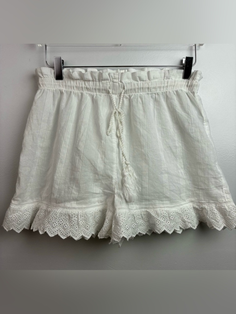Women's Shabby Chic White Eyelet Trim Drawstring Shorts medium